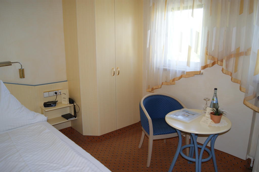Hotel-Restaurant Schwedi Langenargen Room photo