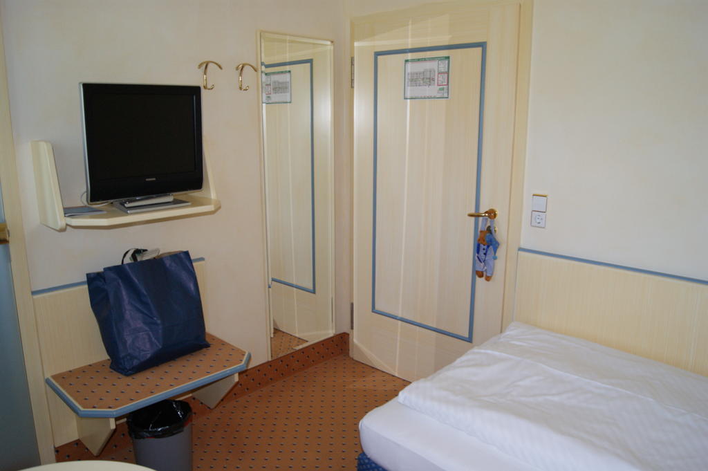Hotel-Restaurant Schwedi Langenargen Room photo